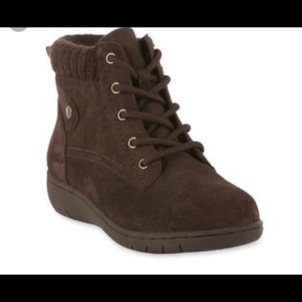 Cobbie cuddlers women’s suede boots